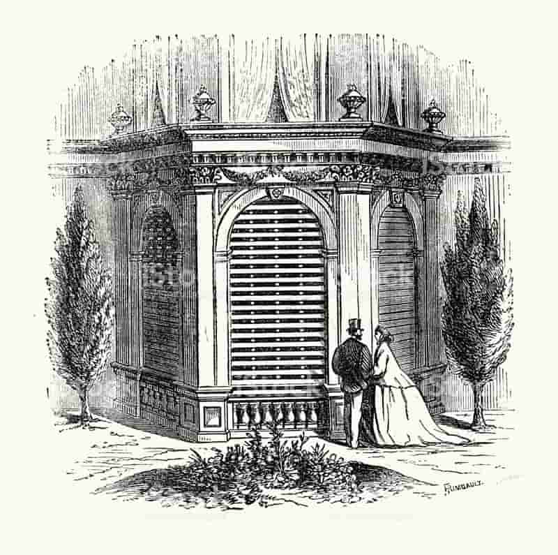 Чоловік і жінка біля будинку З історії появи жалюзі