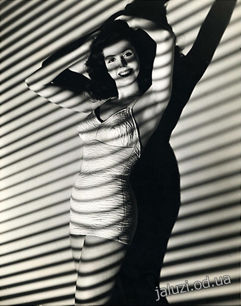 Bizarre Los-Angeles Ann Miller 1942 Смугасті вигини