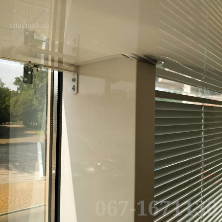 Складне кріплення горизонтальних жалюзі Вибрати жалюзі